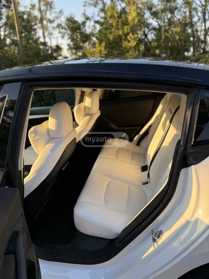 Tesla Model 3 2022 — photo 2