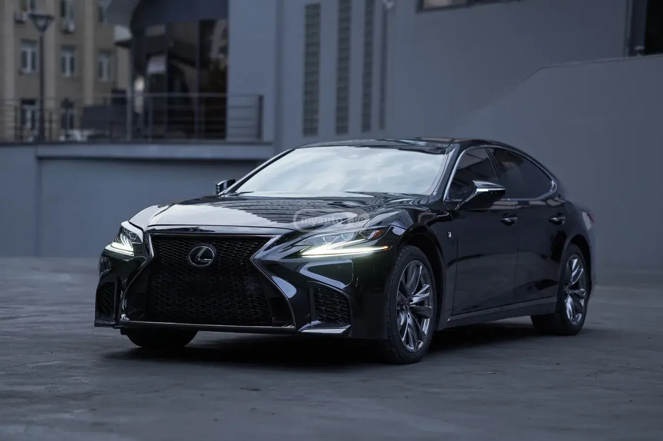 Lexus LS 500 2018 — photo 2