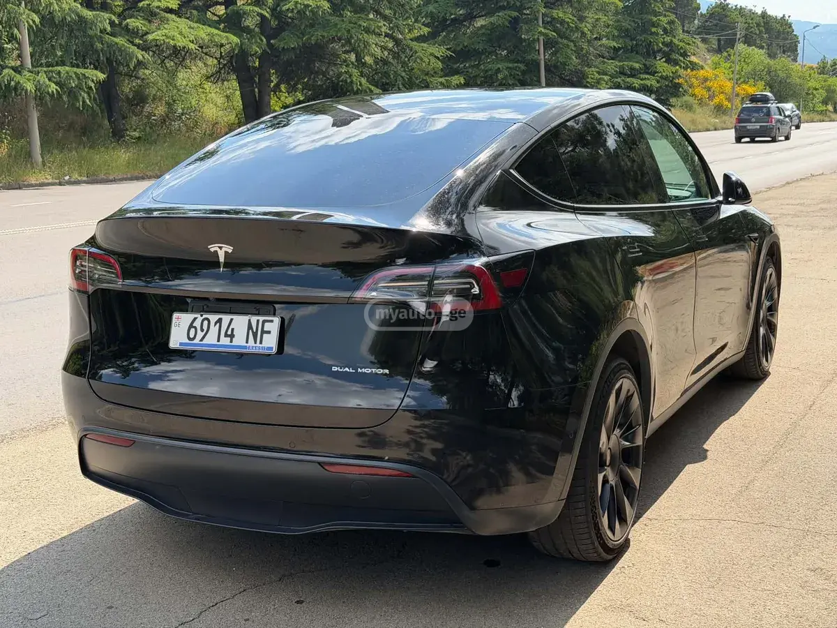 Tesla Model Y 2021 — photo 2