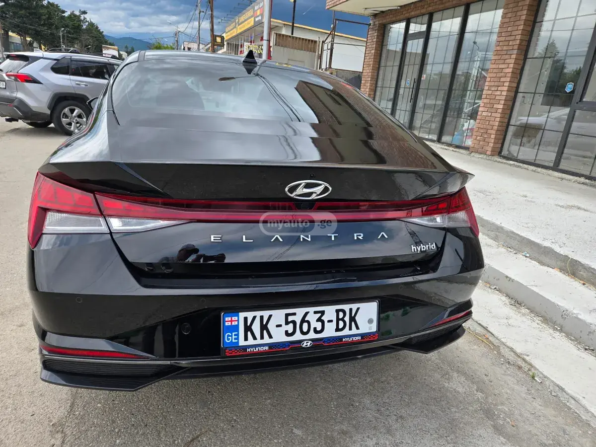 Hyundai Elantra 2022 — photo 2