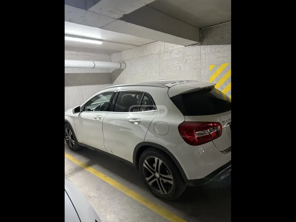 Mercedes-Benz GLA 250 2015 — photo 2