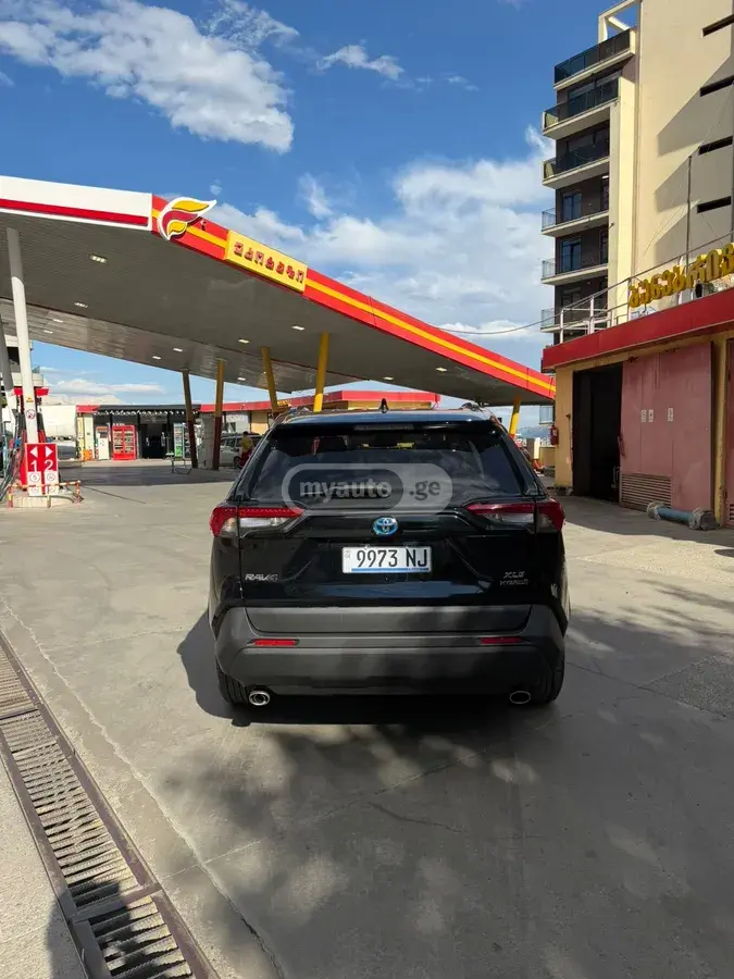 Toyota RAV4 2022 — photo 2