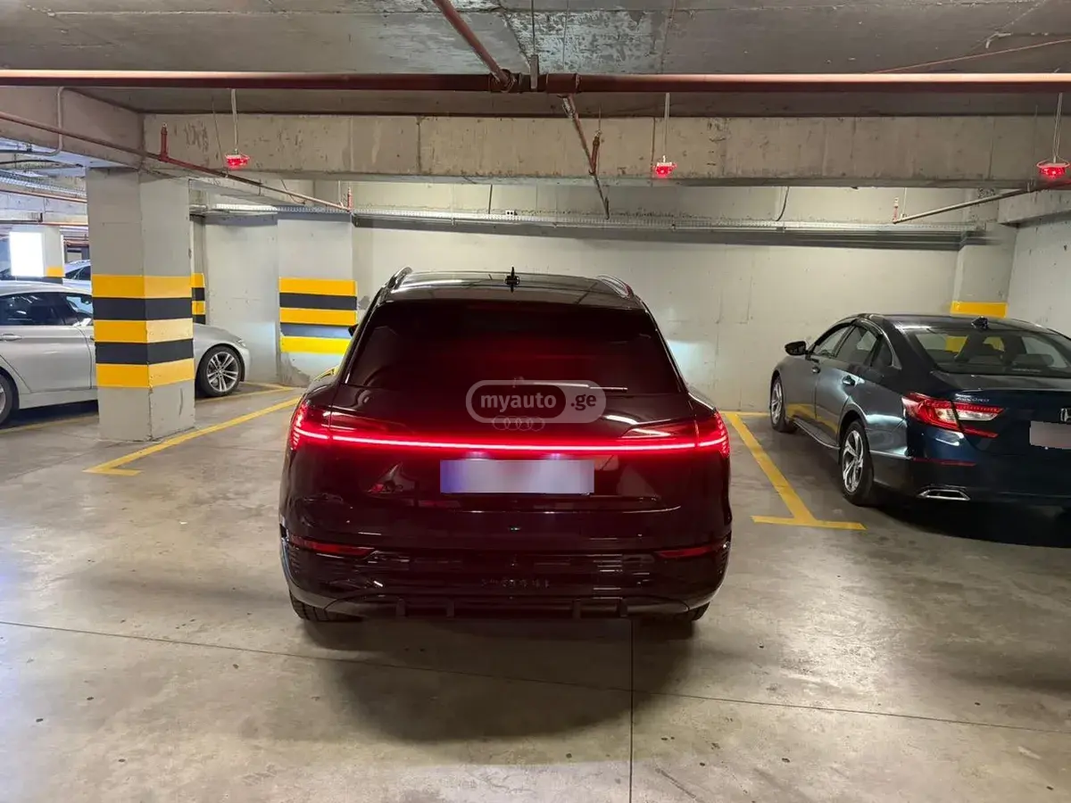 Audi Q8 2024 — photo 2