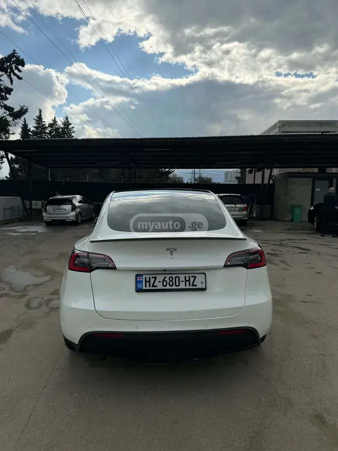 Tesla Model Y 2021 — photo 2