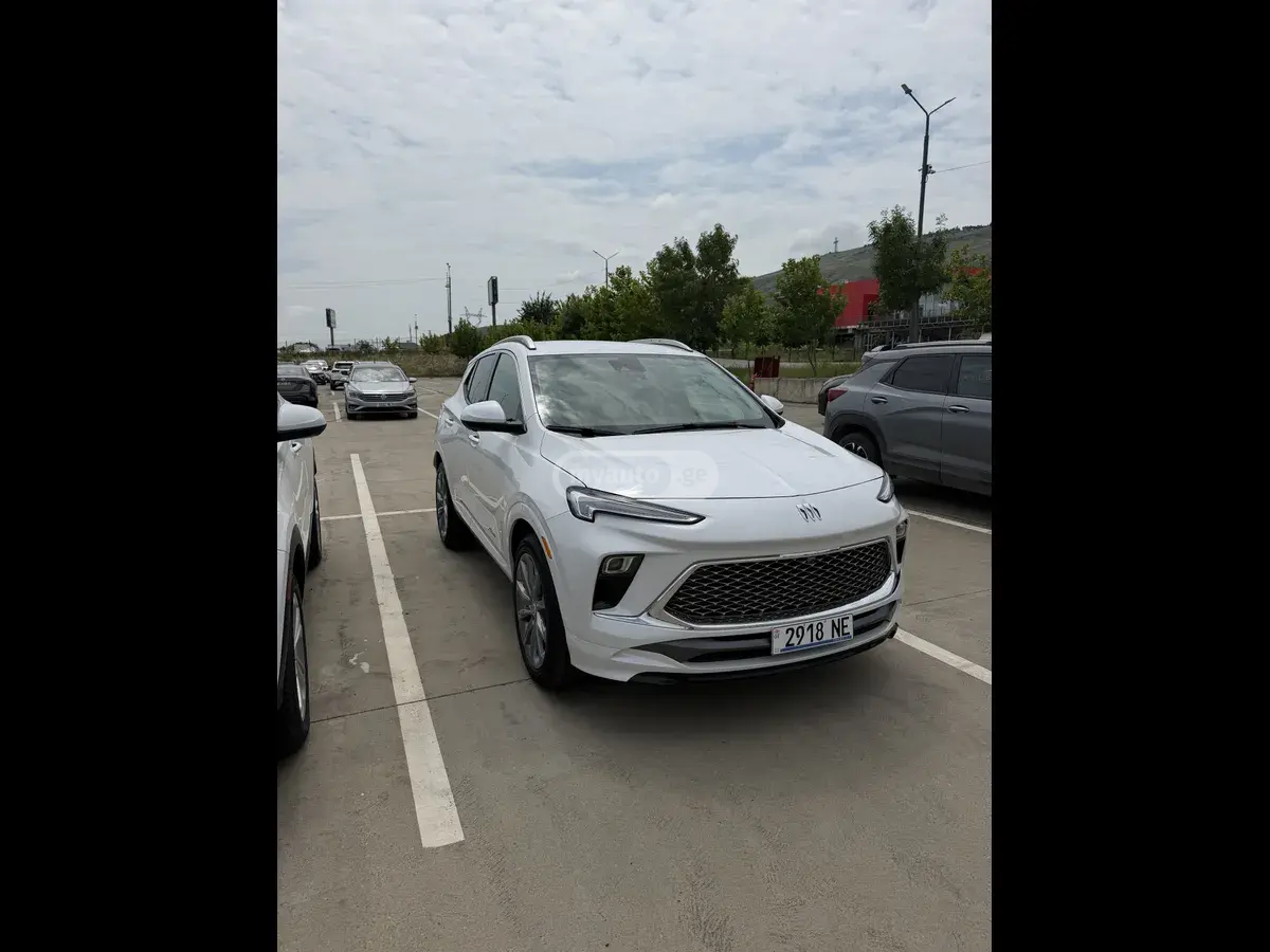 Buick Encore 2025 — photo 2