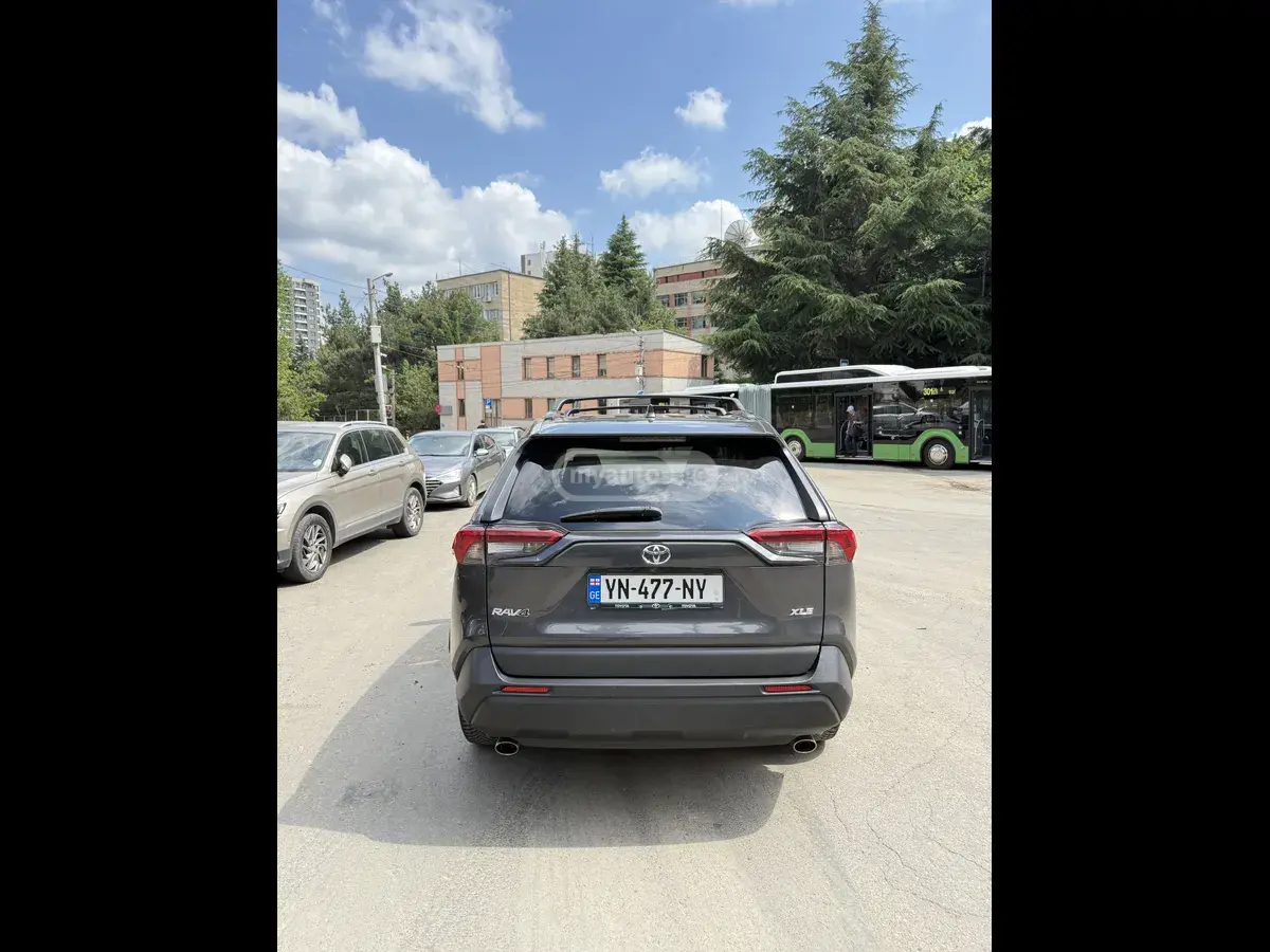 Toyota RAV4 2020 — photo 2