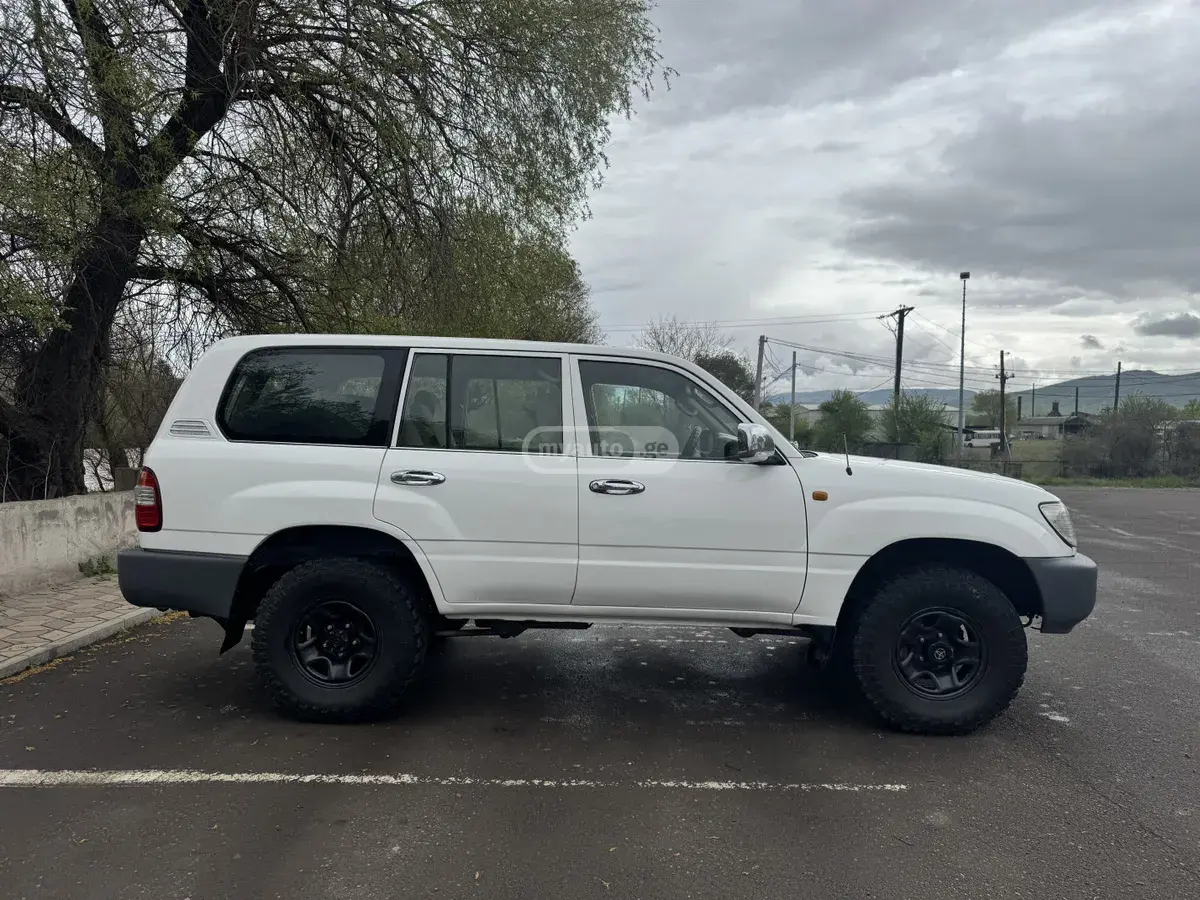 Toyota Land Cruiser 2005 — photo 2