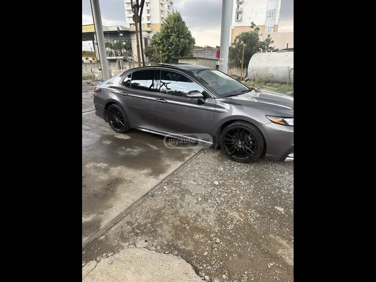 Toyota Camry 2021 — photo 2