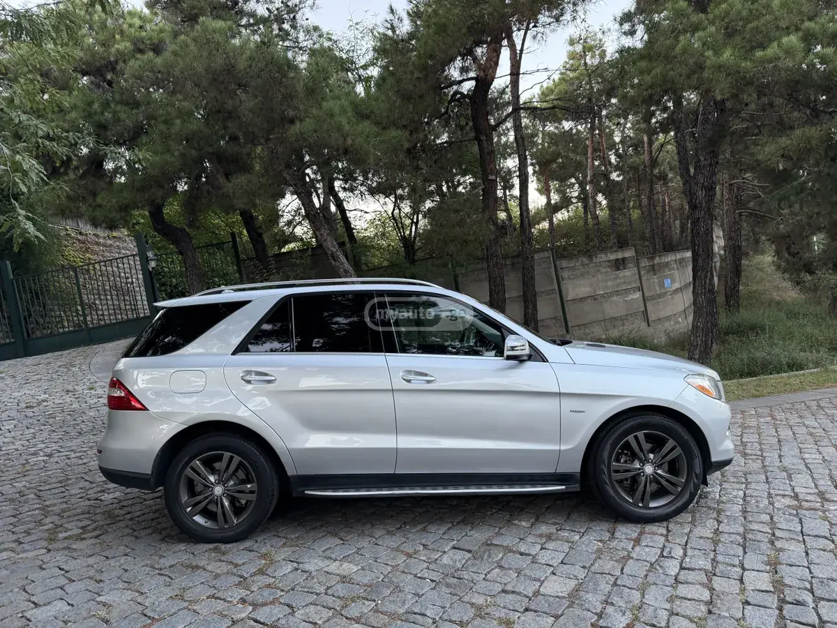 Mercedes-Benz ML 350 2012 — photo 2