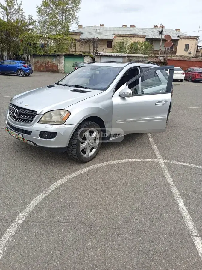 Mercedes-Benz 320