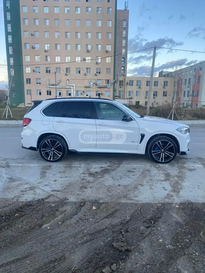 BMW X5 2015 — photo 2