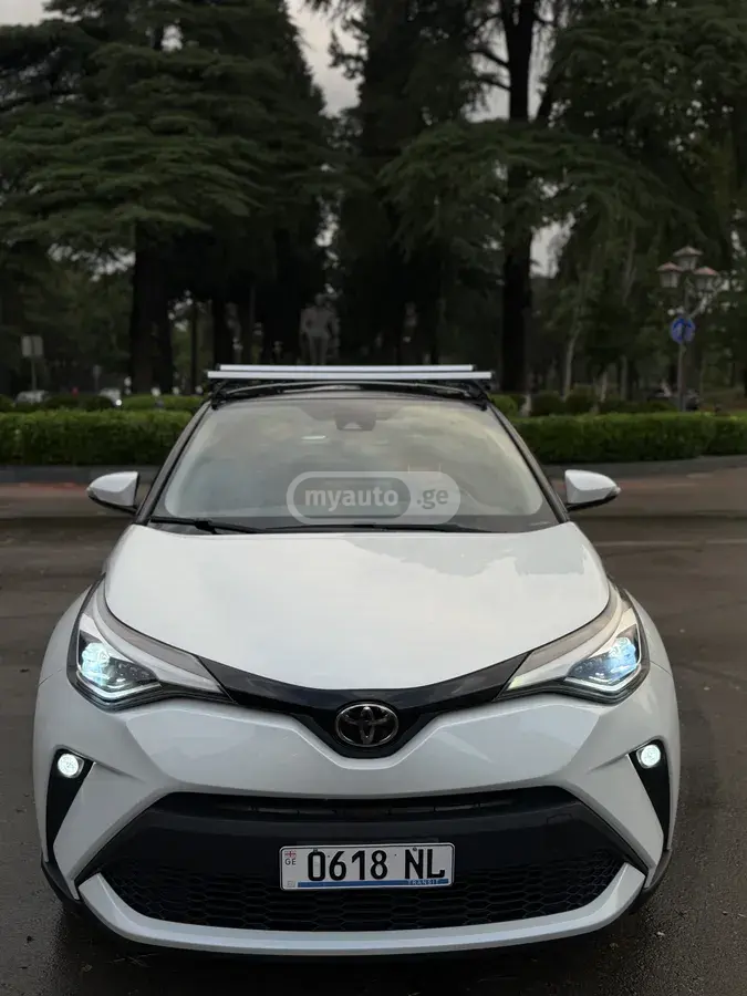 Toyota C-HR 2021 — photo 2
