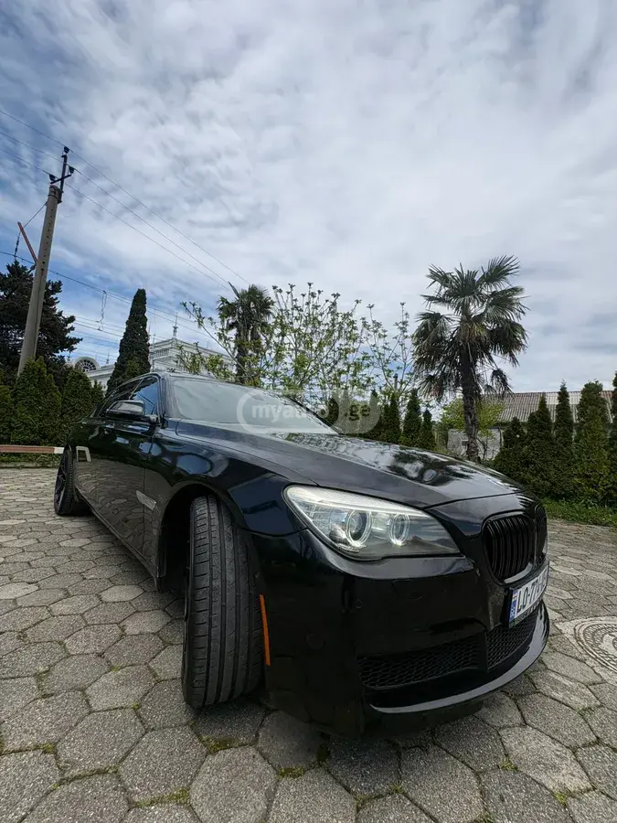 BMW 740 2015 — photo 2