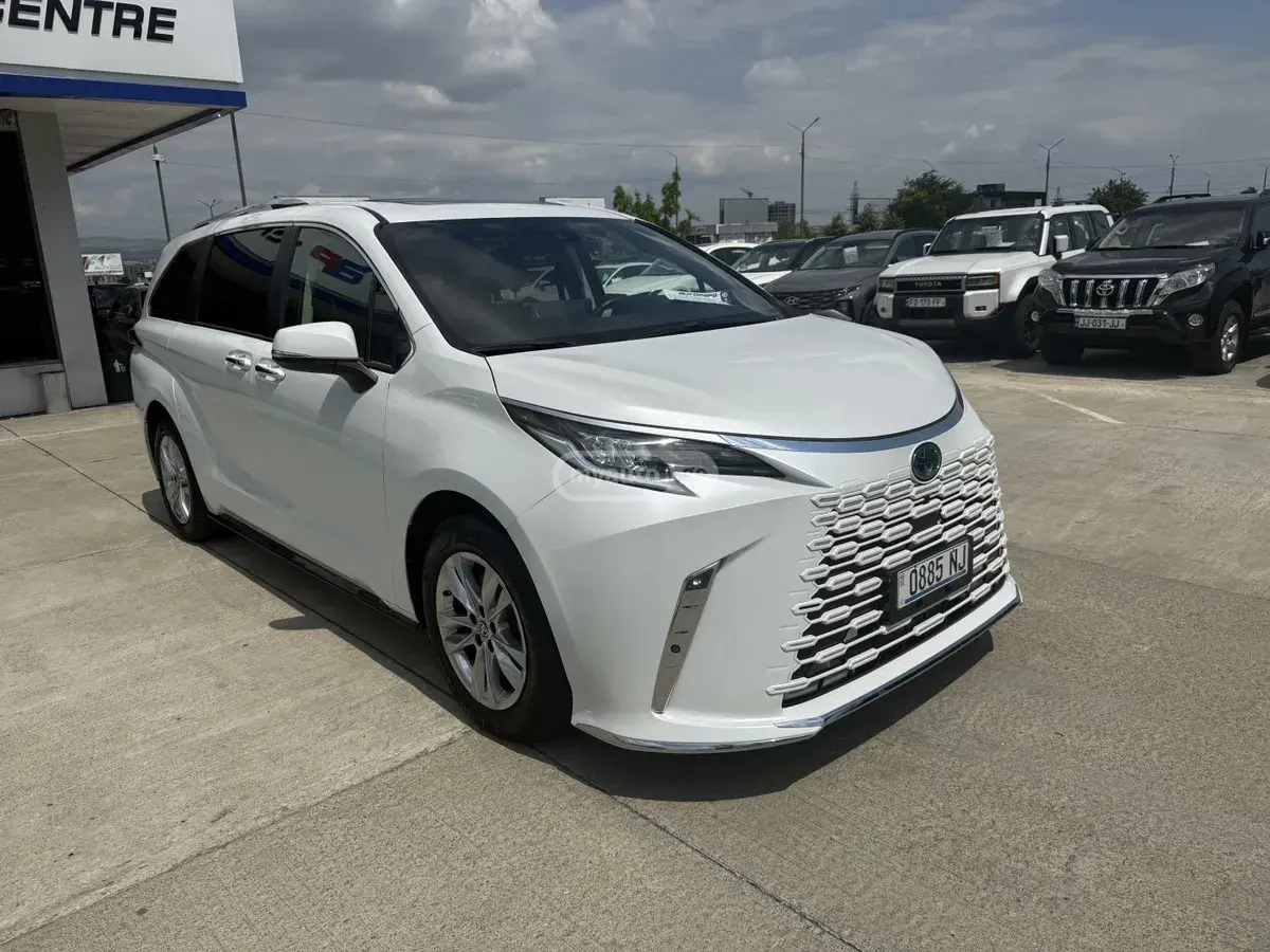 Toyota Sienna 2021 — photo 2