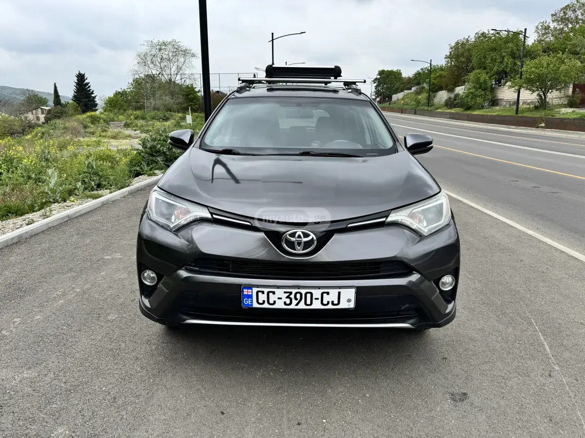 Toyota RAV4 2018 — photo 2
