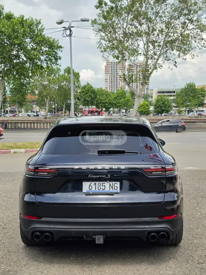 Porsche Cayenne 2022 — photo 2