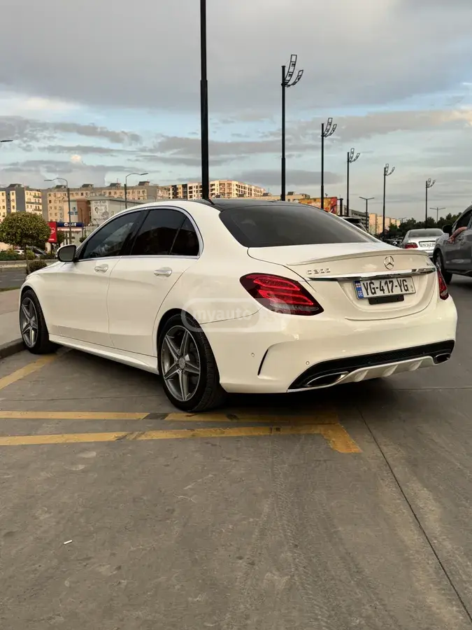 Mercedes-Benz C 300 2015 — photo 2
