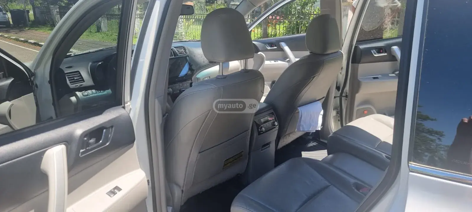 Toyota Highlander 2012 — photo 2