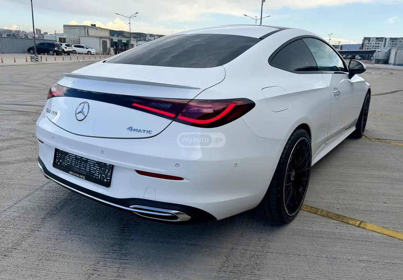 Mercedes-Benz C 300 2024 — photo 2