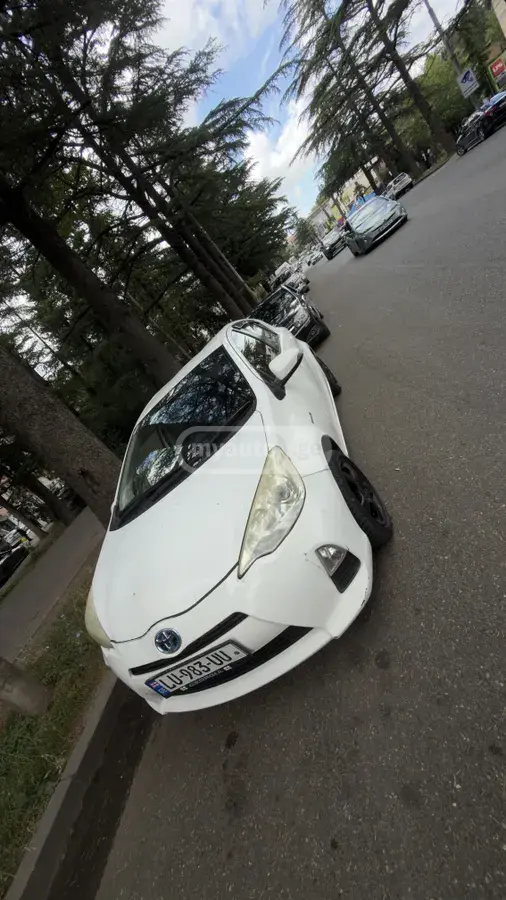 Toyota Aqua 2013 — photo 2