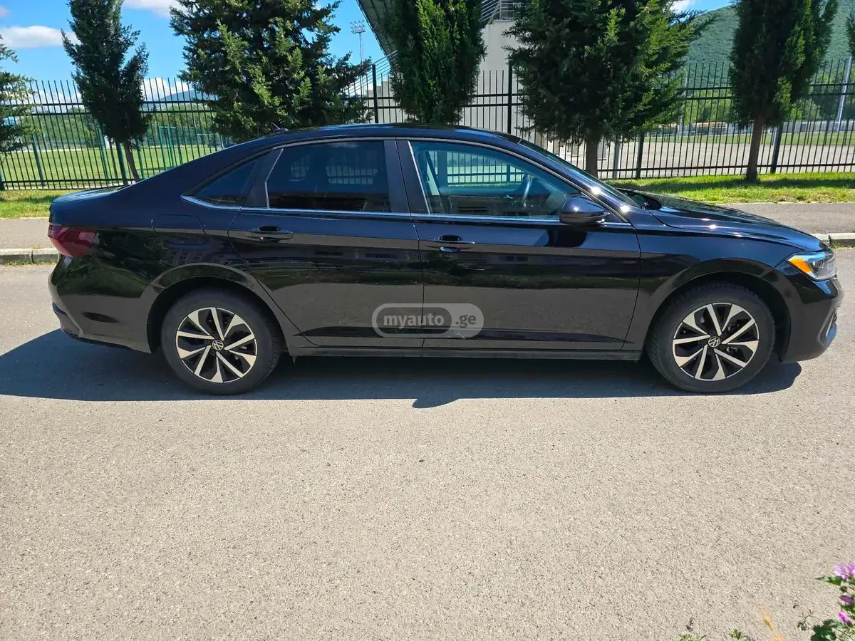 Volkswagen Jetta 2023 — photo 2