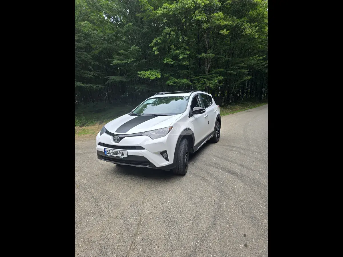 Toyota RAV4 2018 — photo 2