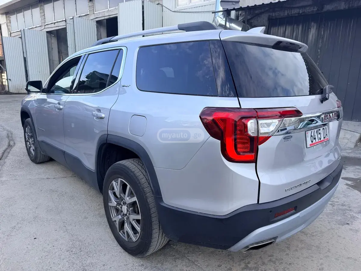 GMC Acadia 2020 — photo 2