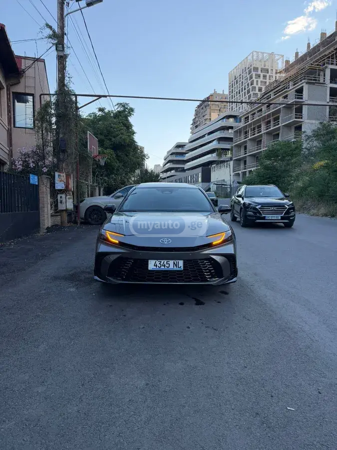 Toyota Camry 2024 — photo 2