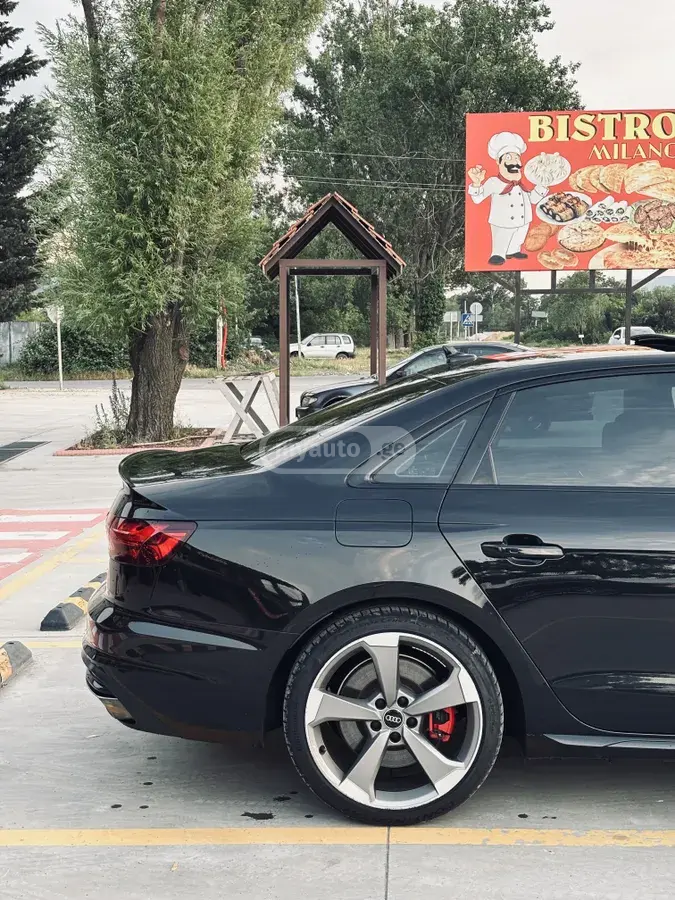 Audi A4 2023 — photo 2