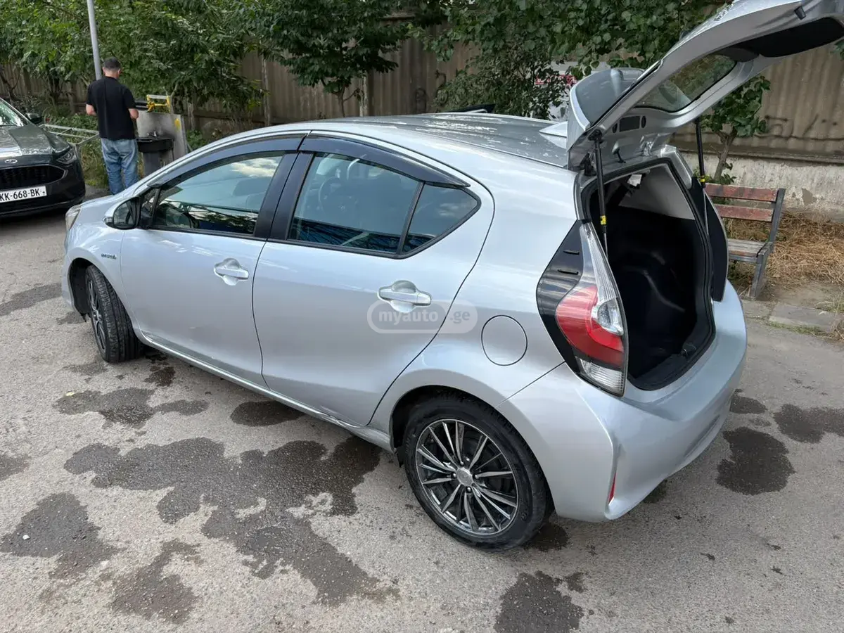 Toyota Aqua 2018 — photo 2