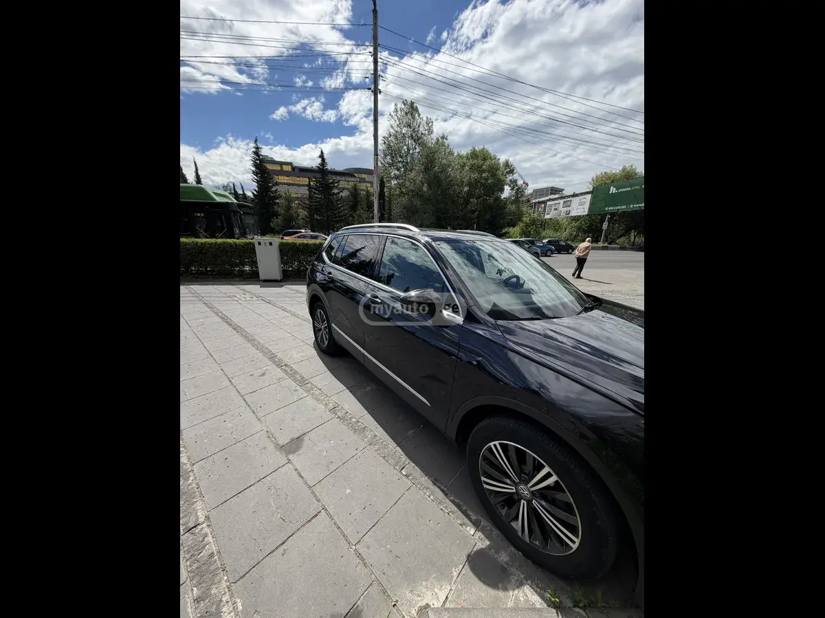Volkswagen Tiguan 2018 — photo 2