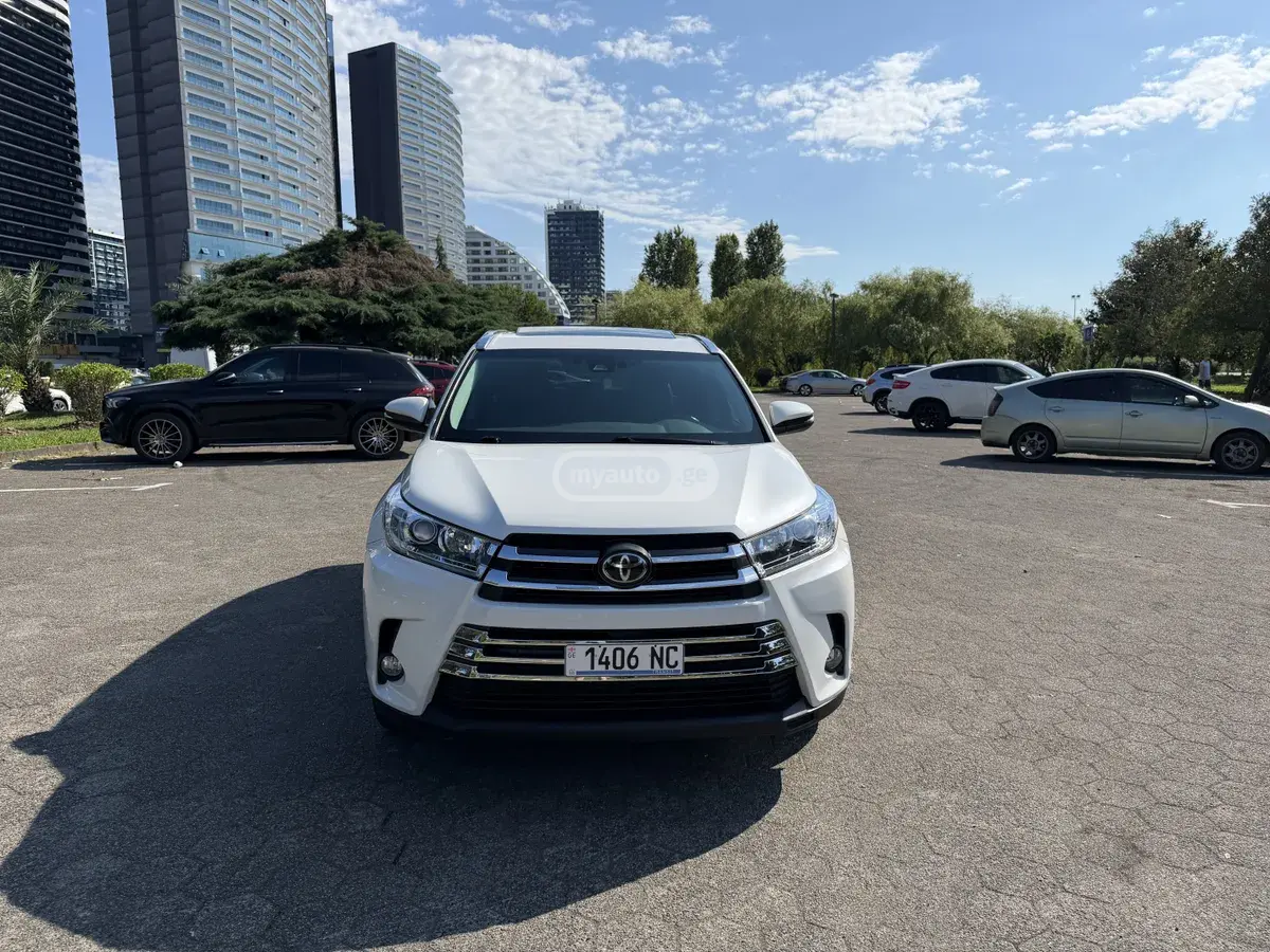 Toyota Highlander 2018 — photo 2