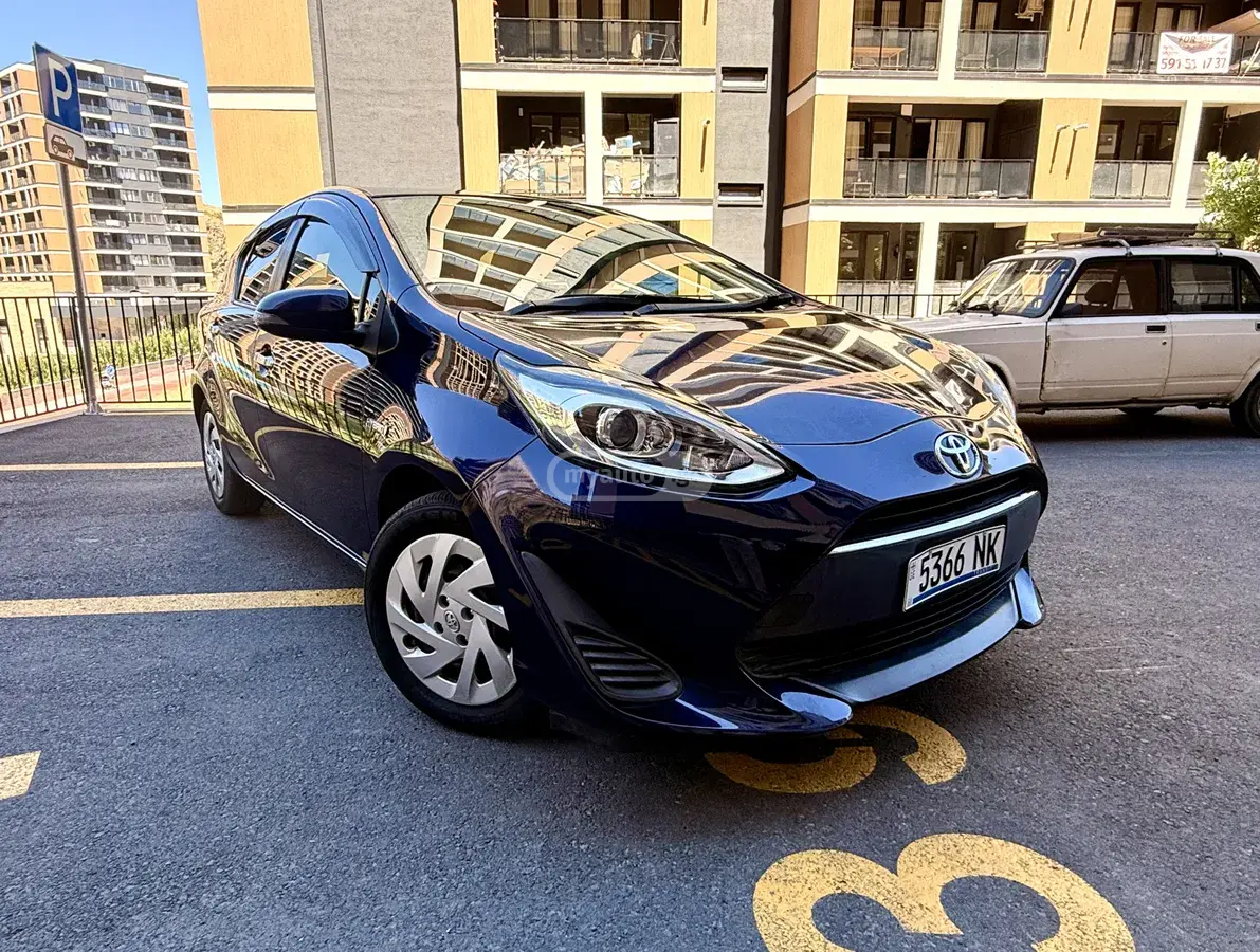 Toyota Aqua 2018 — photo 2