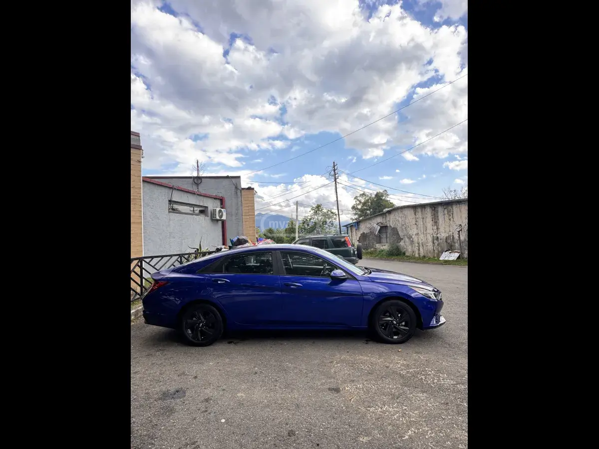 Hyundai Elantra 2022 — photo 2