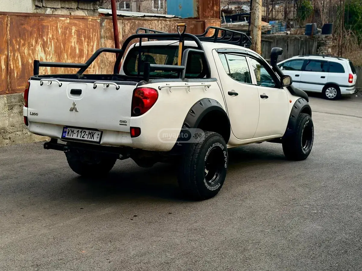 Mitsubishi L 200 2010 — photo 2