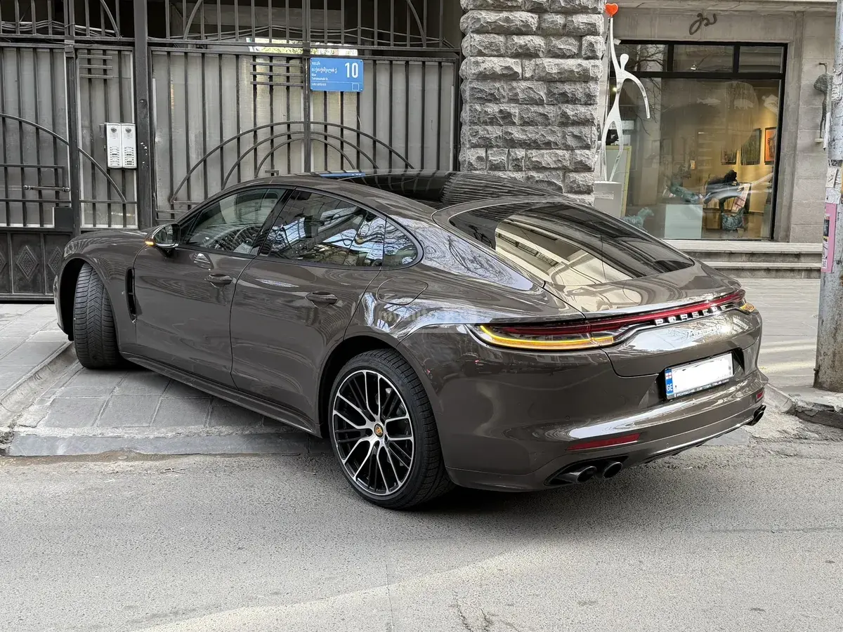 Porsche Panamera 2023 — photo 2