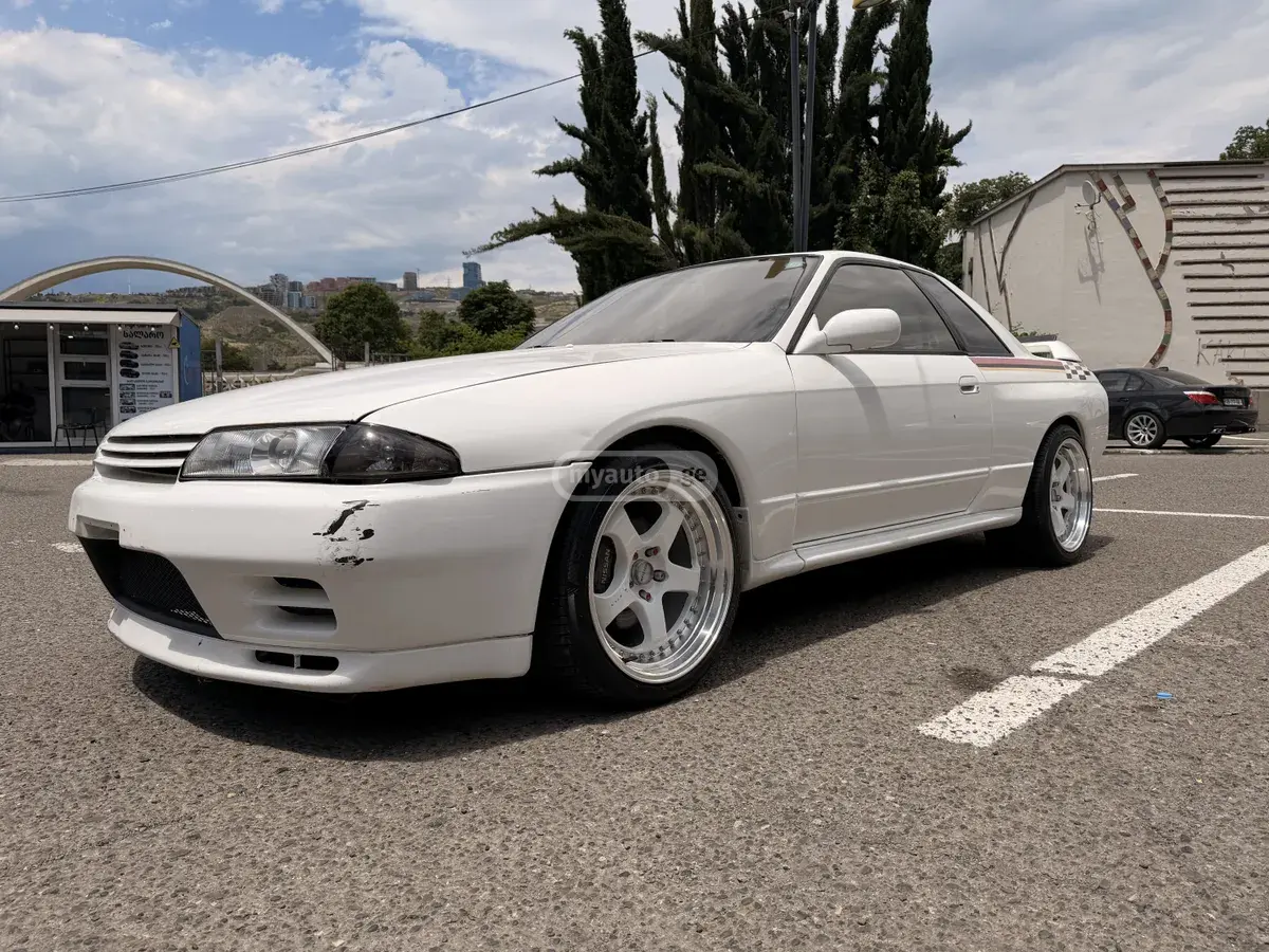 Nissan Skyline 1994 — photo 2
