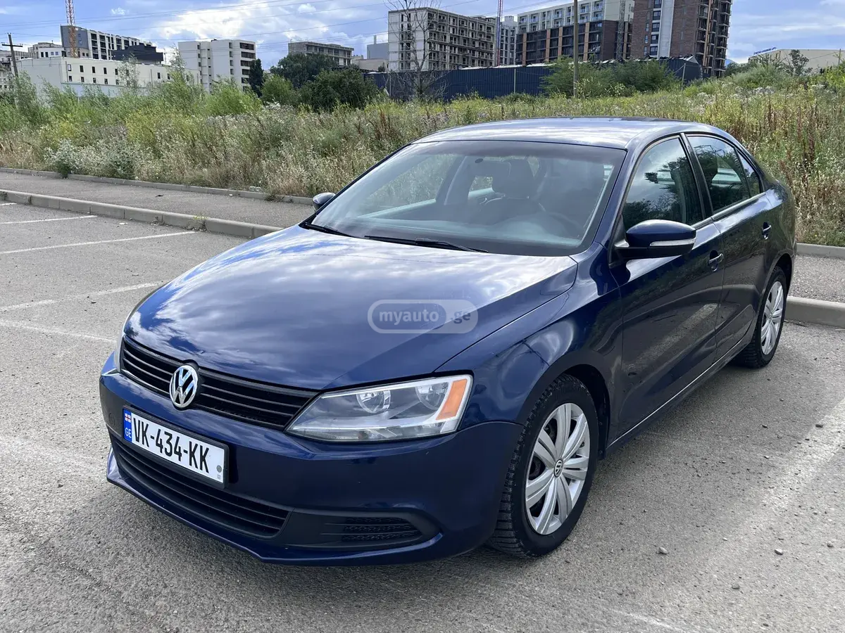 Volkswagen Jetta 2010 — photo 2