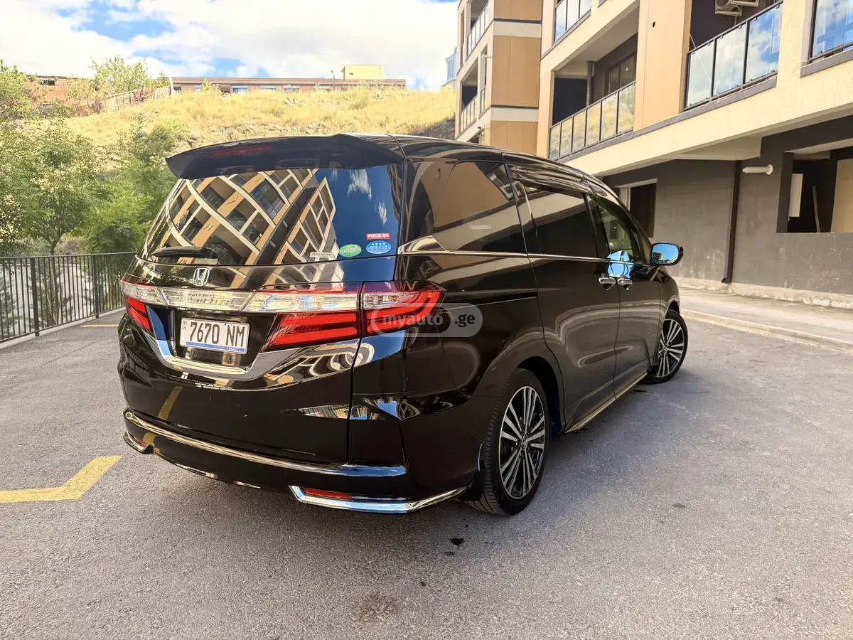 Honda Odyssey 2018 — photo 2
