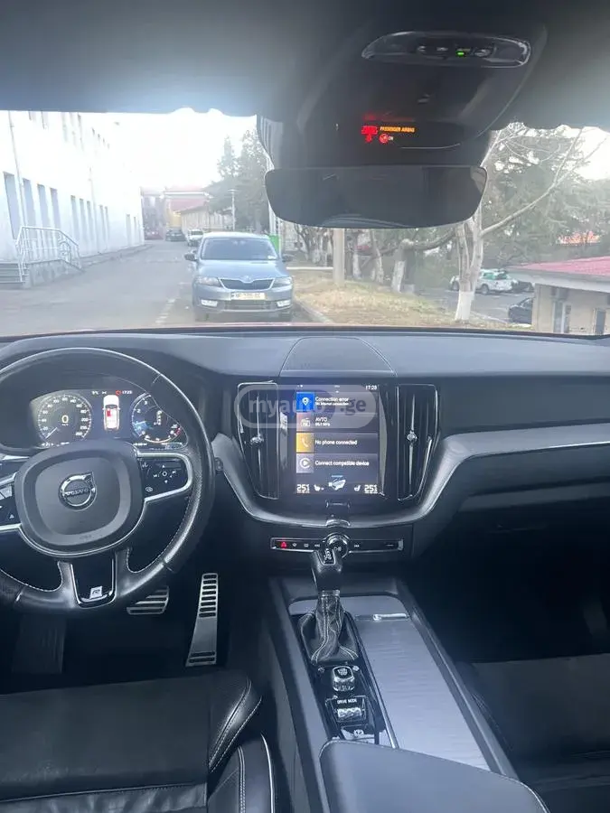 Volvo XC60 2019 — photo 2