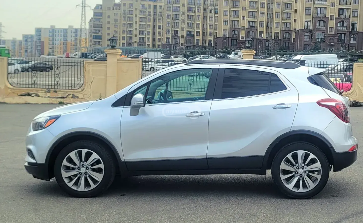 Buick Encore 2018 — photo 2