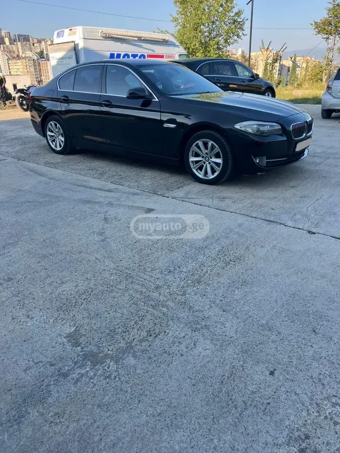 BMW 525 2010 — photo 2