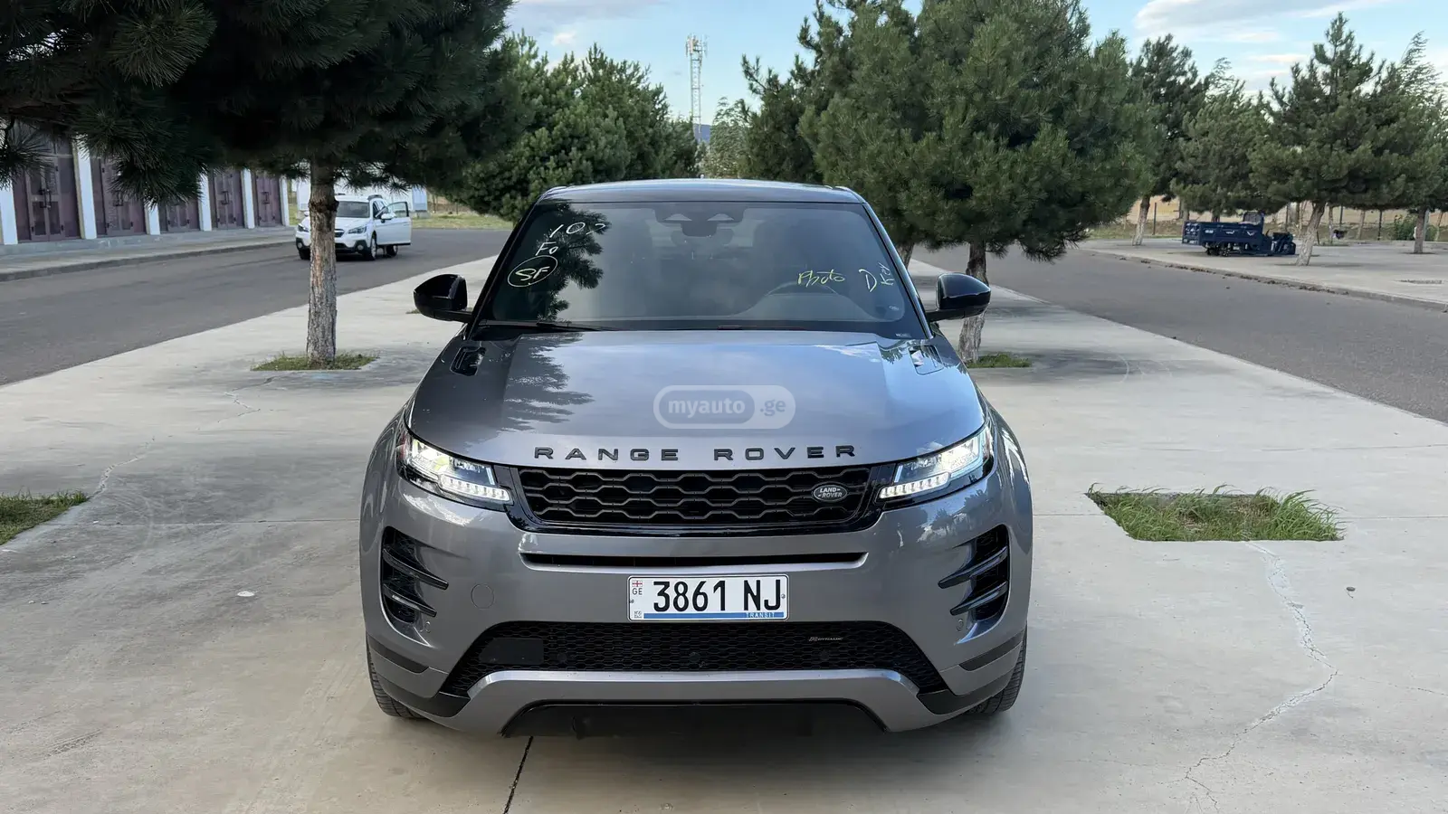Land Rover Range Rover Evoque 2023 — photo 2