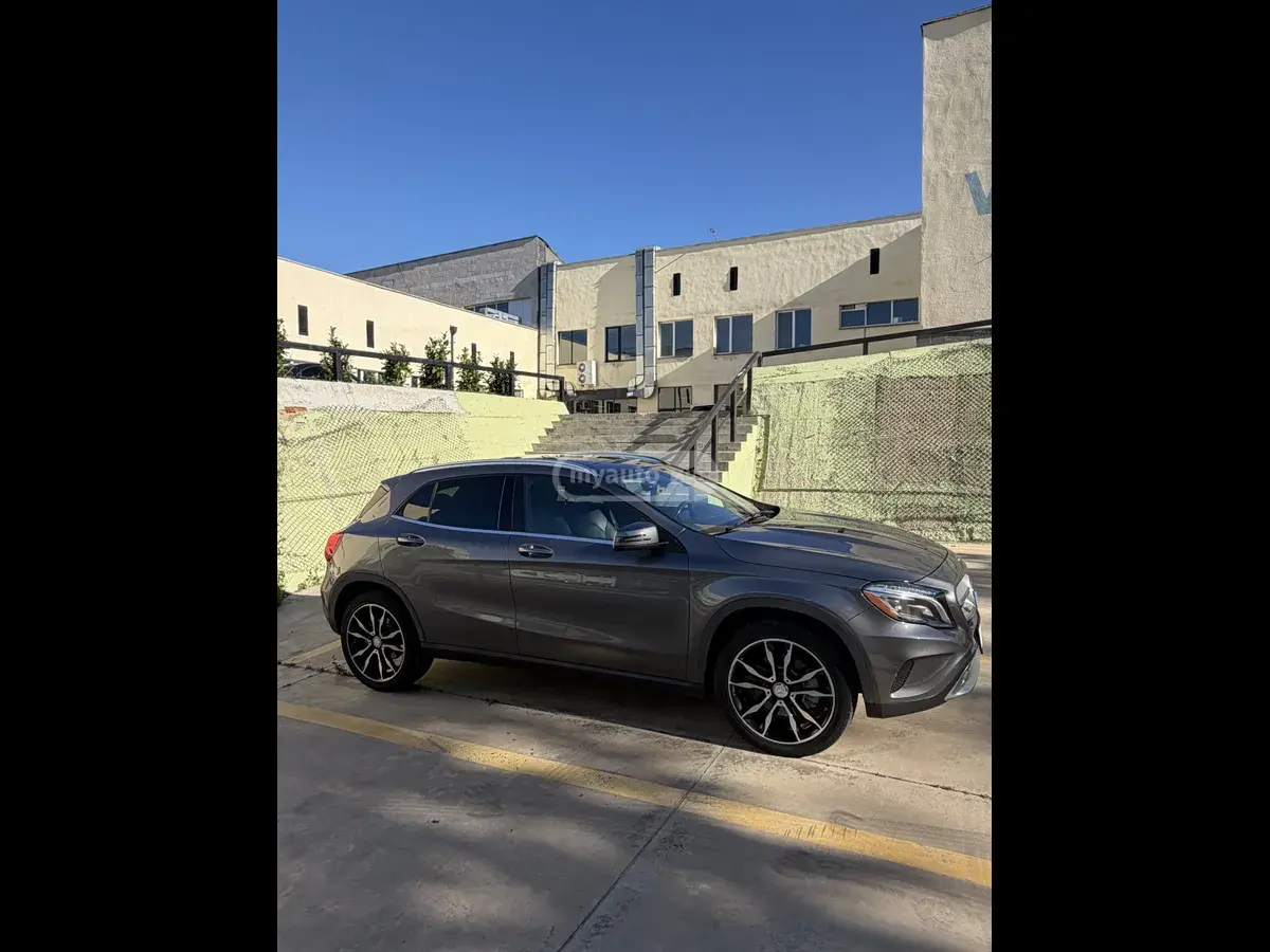 Mercedes-Benz GLA 250 2015 — photo 2