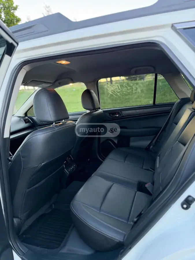 Subaru Outback 2019 — photo 2