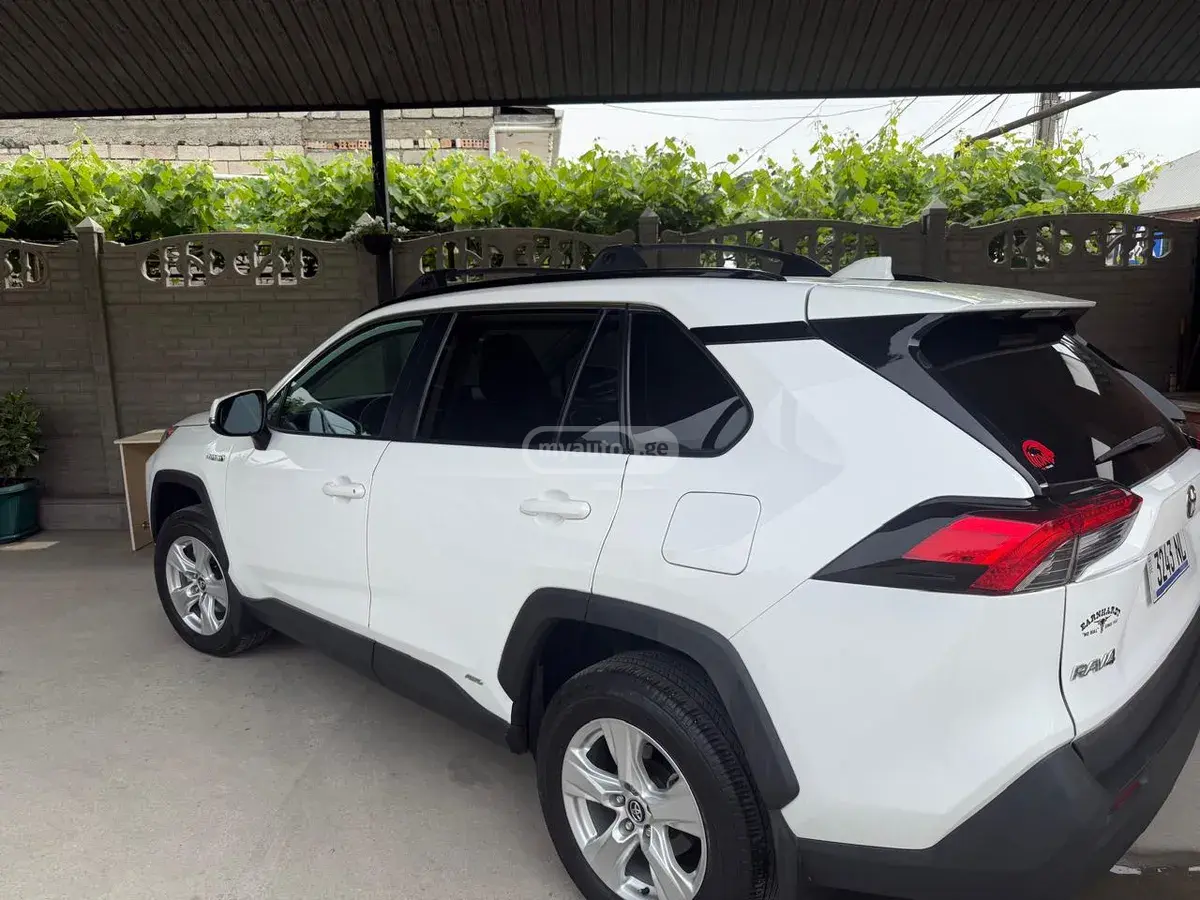 Toyota RAV4 2021 — photo 2