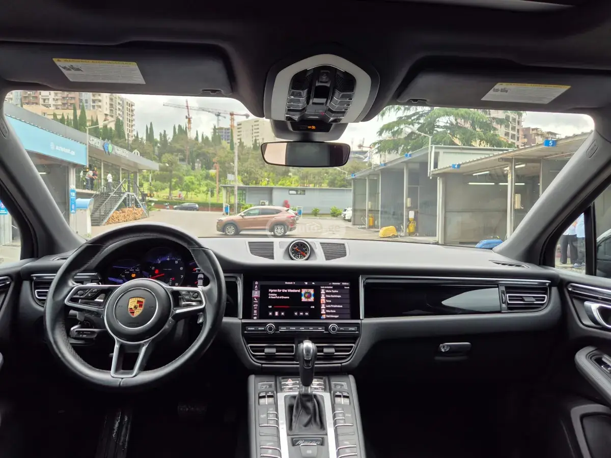 Porsche Macan 2021 — photo 2