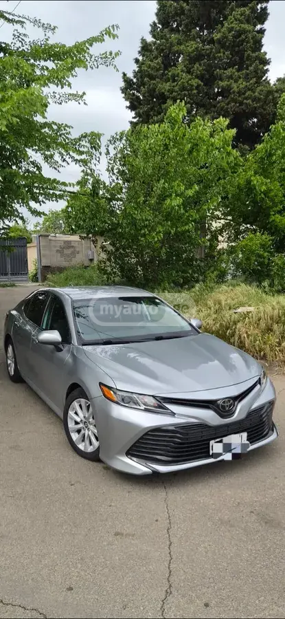 Toyota Camry 2019 — photo 2
