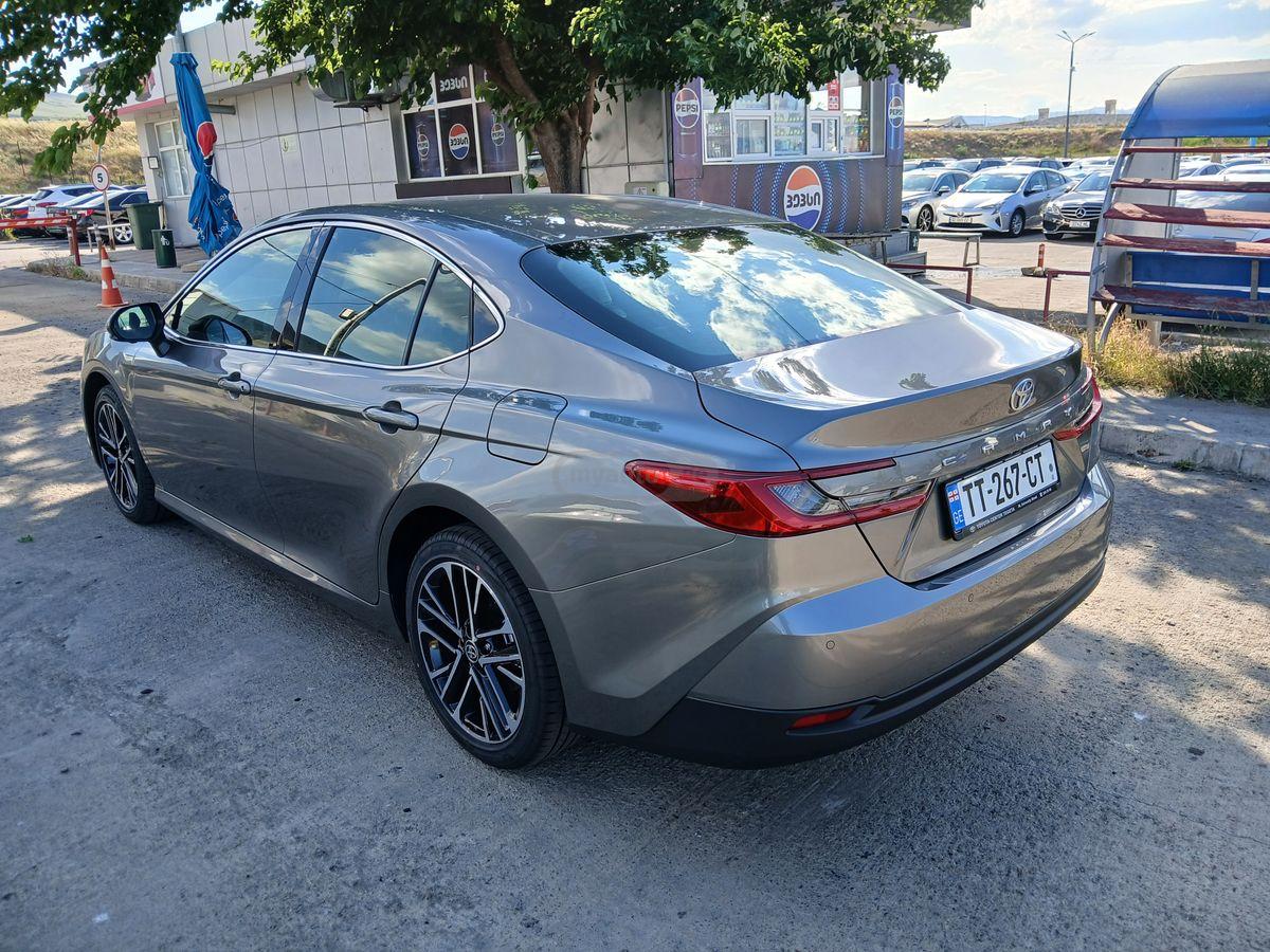 Toyota Camry 2026 — photo 2