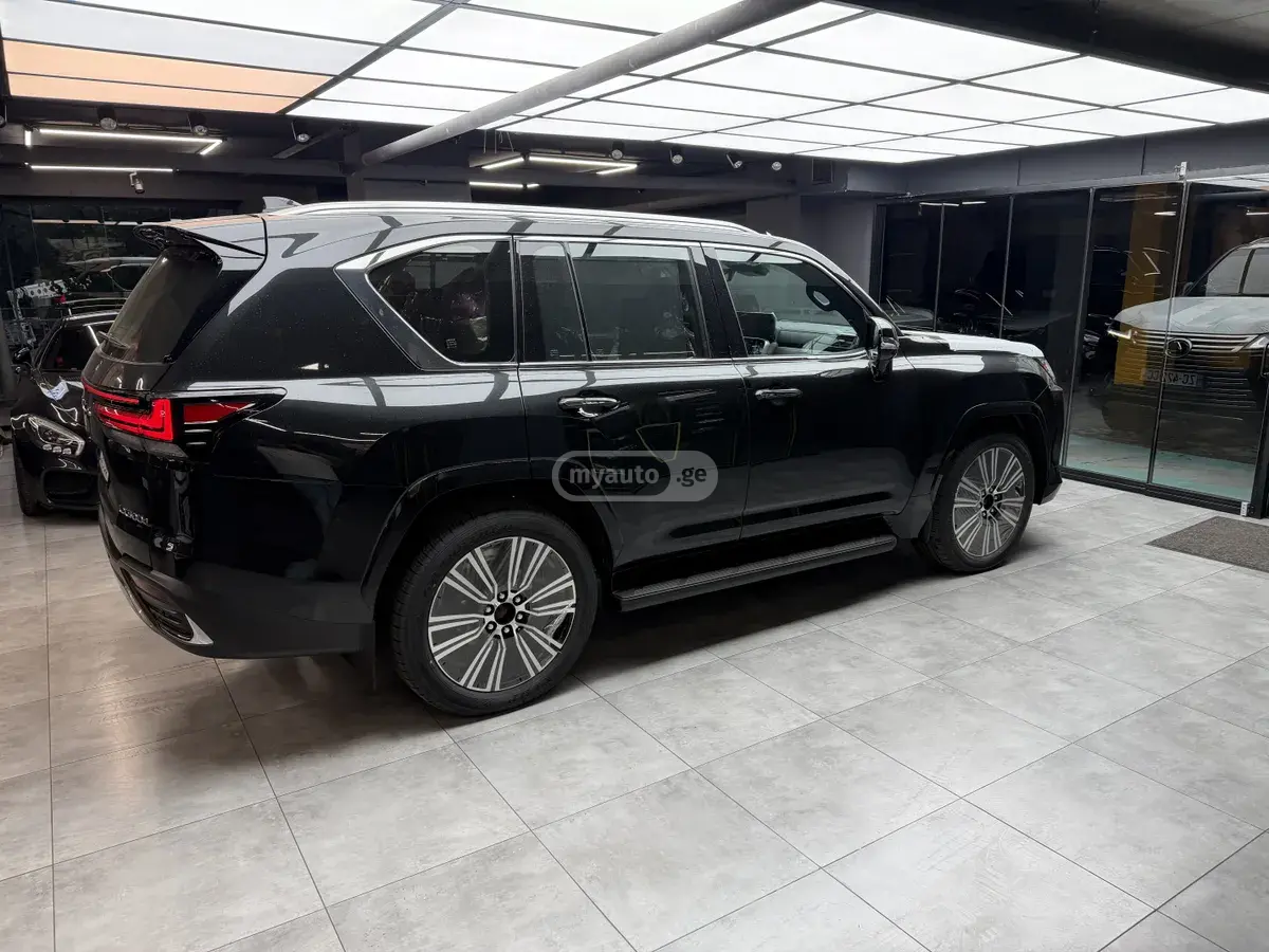 Lexus LX 500 2026 — photo 2
